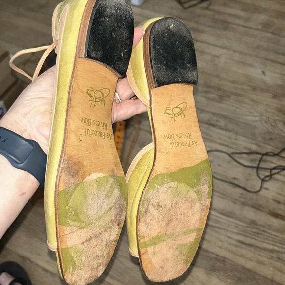 John Fluevog Yavari Olive sandals 9 - Picture 2 of 5